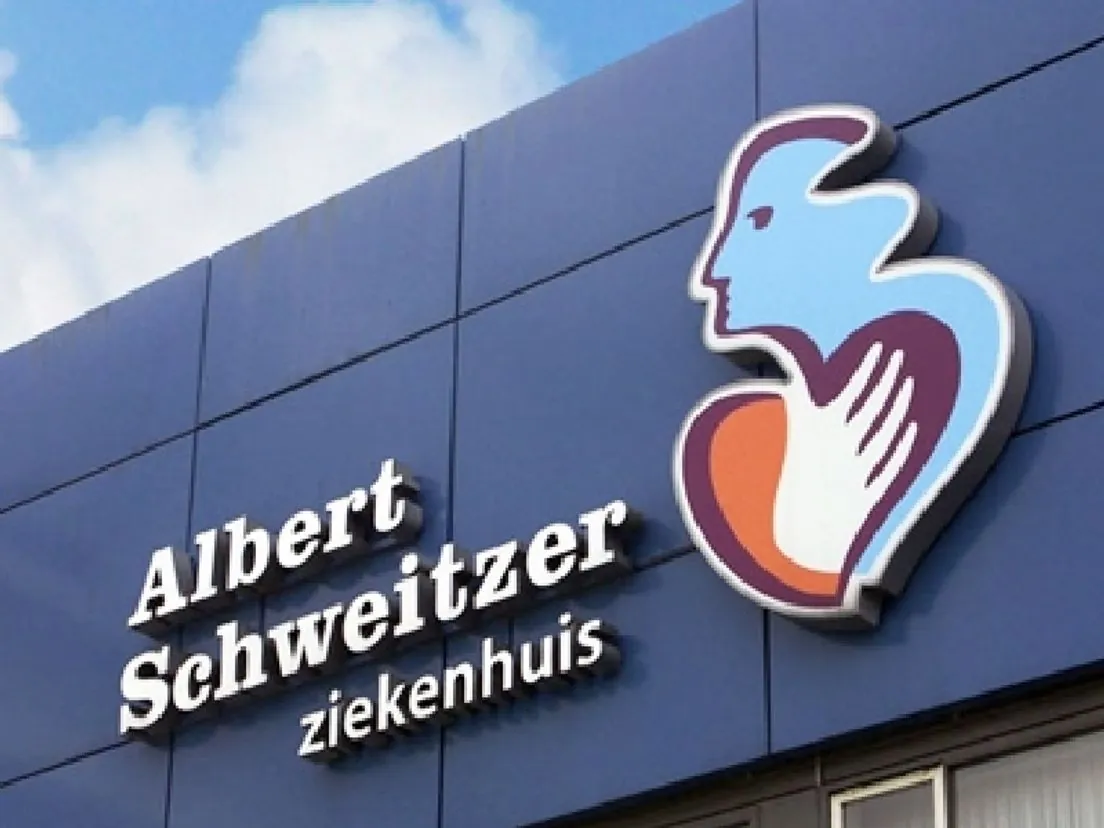 Gevel van het Albert Schweitzer ziekenhuis met logo