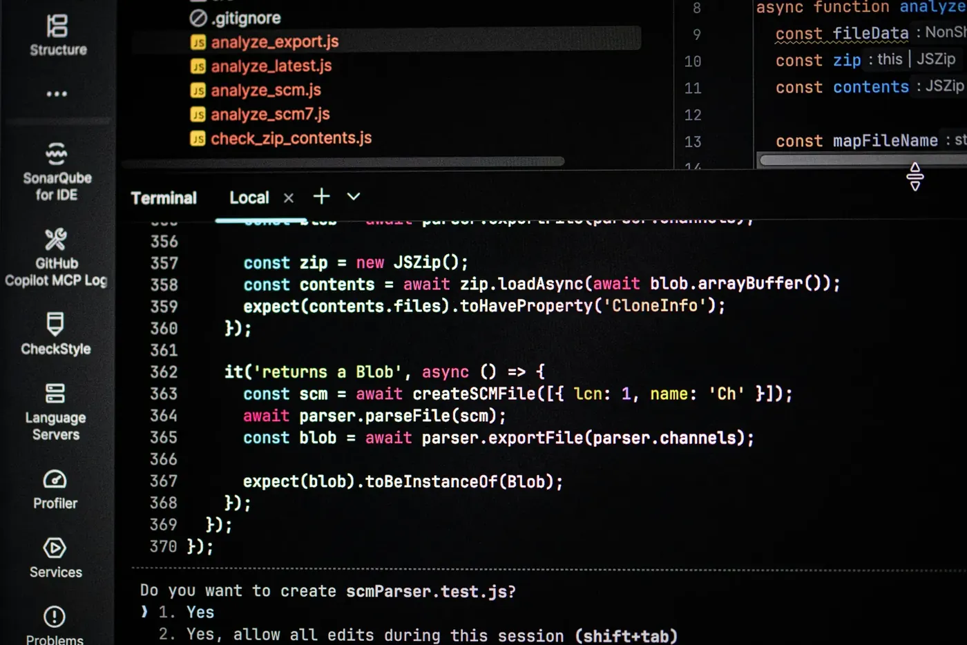 Code-editor met geautomatiseerde tests voor custom software
