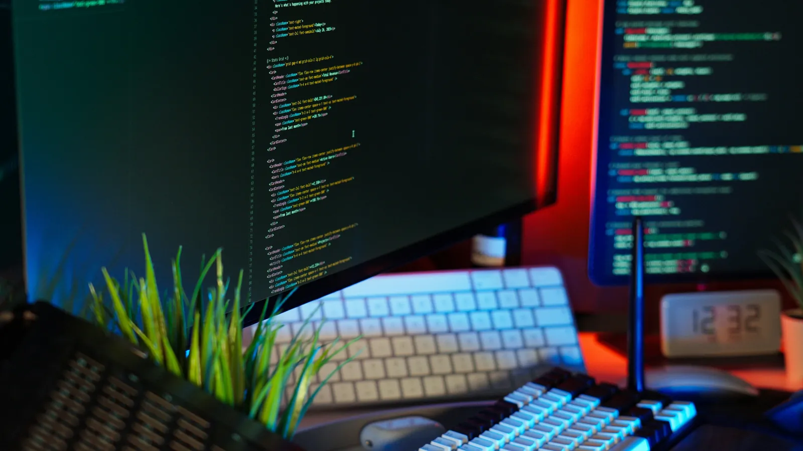 Beeldschermen met code: de keuze tussen maatwerk en standaardsoftware
